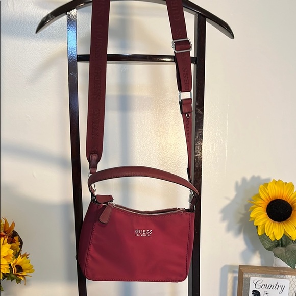 👜 GUESS Los Angeles Burgundy Crossbody Bag – Nylon & Faux Leather - Picture 2 of 10